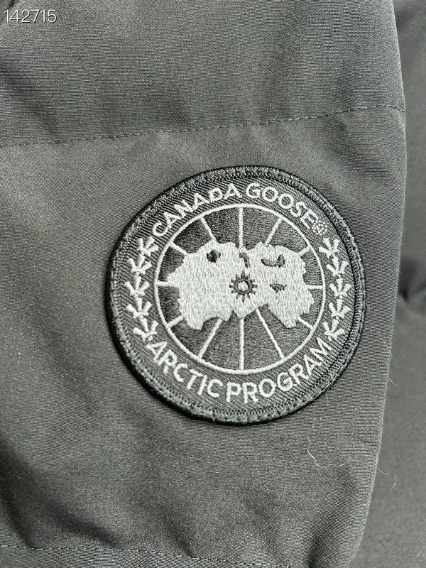 Canada Goose S-2XL 26yr45 (82)